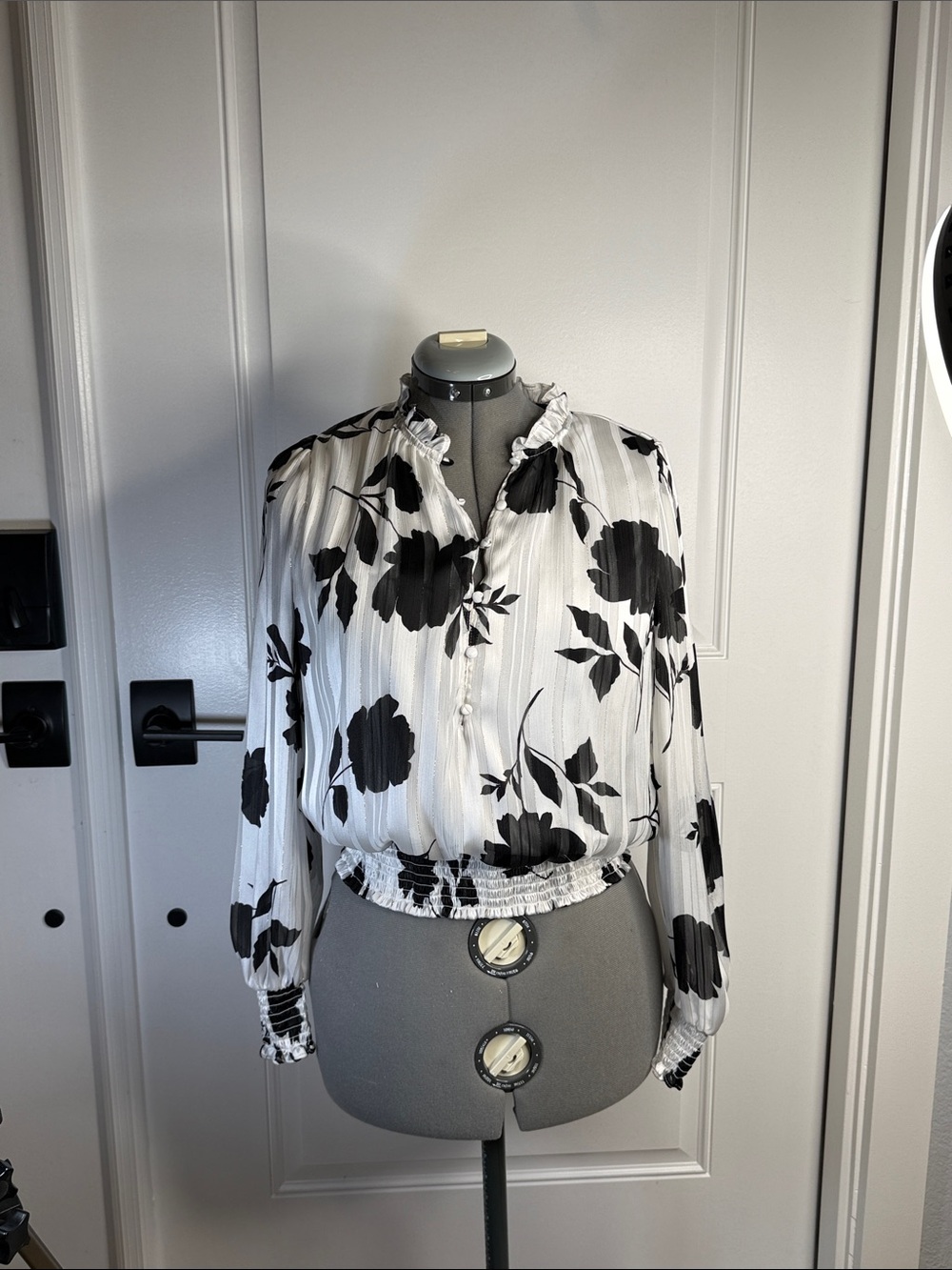 Women's Black & White Floral Long-Sleeve Blouse